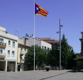 C’s Sant Cugat insta al gobierno local a retirar la estelada de la plaza Lluis Millet y respetar la neutralidad política de los espacios públicos